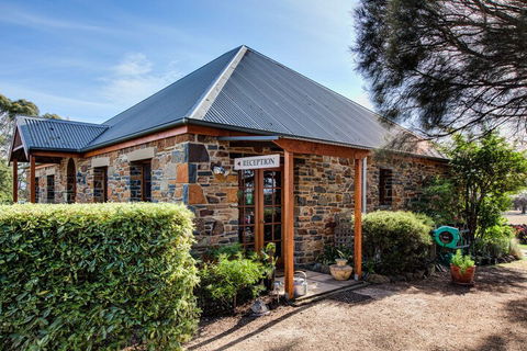 Wagners Cottages - Accommodation Guide 2