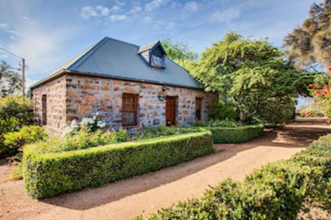 Wagners Cottages - Accommodation Guide 0