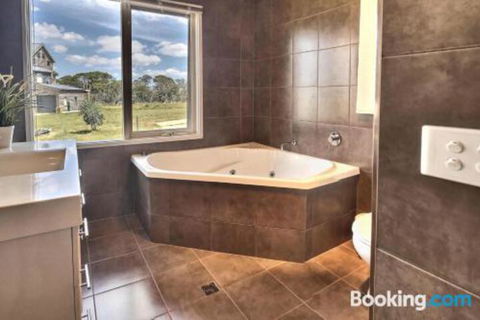 Alpine Edge - Accommodation Guide 4
