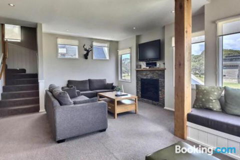 Alpine Edge - Accommodation Guide 6