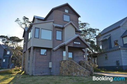 Alpine Edge - Accommodation Guide 0