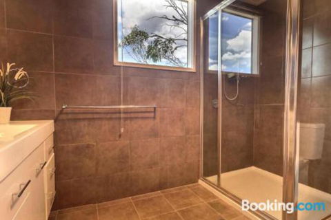 Alpine Edge - Accommodation Guide 7