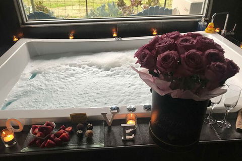 Spa Suites At Raven - Accommodation Asia 4