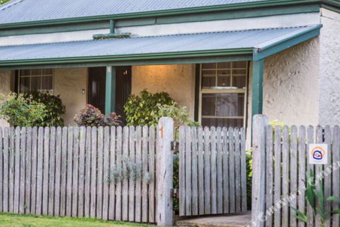 Georgies Cottage - Accommodation Asia 3