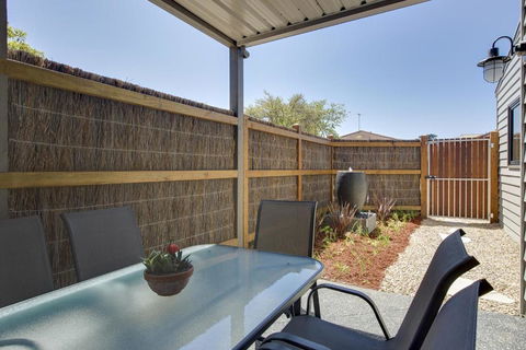 Silversands Beach Cottage - Accommodation Guide 2