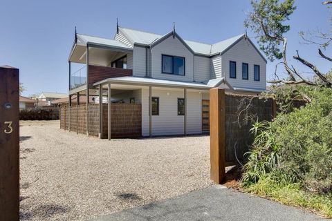 Silversands Beach Cottage - Accommodation Guide 1