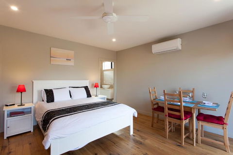 Silversands Beach Cottage - Accommodation Guide 4