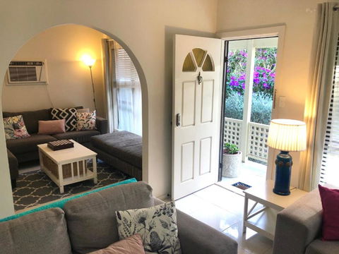 Ocean Beach Cottage - Accommodation Asia 4