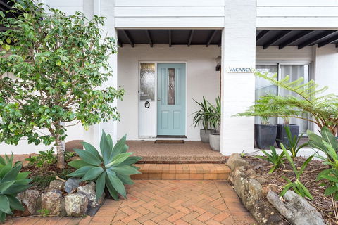 Surf Side Retreat - Accommodation Asia 3