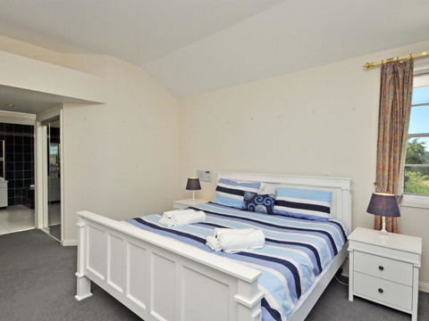 Beggars Bridge Vineyard Homestead W / Pool + Wifi + Tennis + Vineyard - Accommodation Asia 6