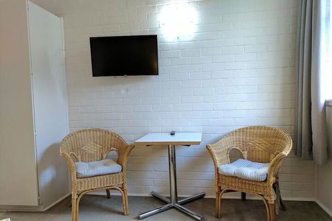 Lake Bolac Motel - Accommodation Guide 5