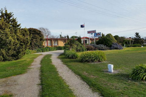 Lake Bolac Motel - Accommodation Guide 1