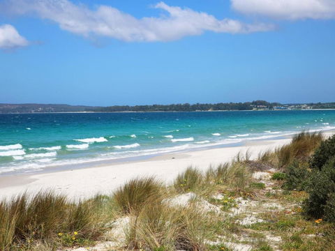 Hayes Beach House Jervis Bay Pet Friendly Award Winner Fireplace - Accommodation Asia 6