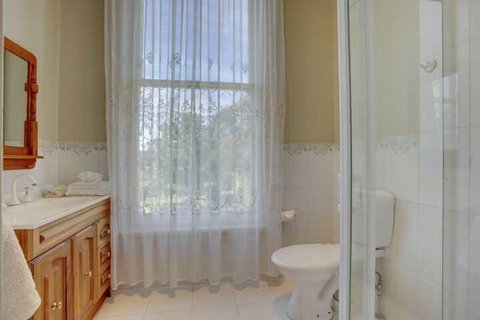 Highton Manor - Accommodation Guide 7