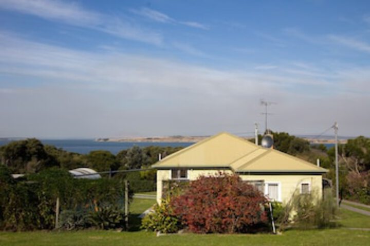 Lady Barron TAS Accommodation Guide