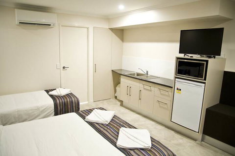 Roma Central Motel - Accommodation Guide 6