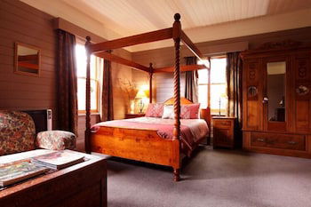 Redcliffe House - Accommodation Guide 5