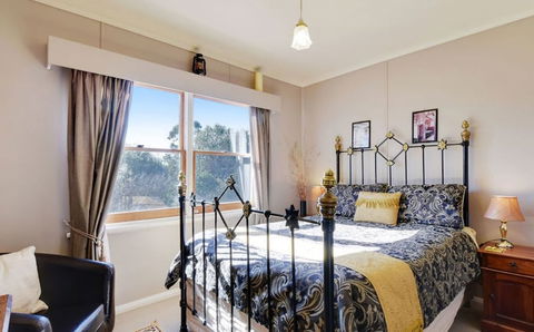 Redcliffe House - Accommodation Guide 4