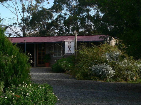 Redcliffe House - Accommodation Guide 0