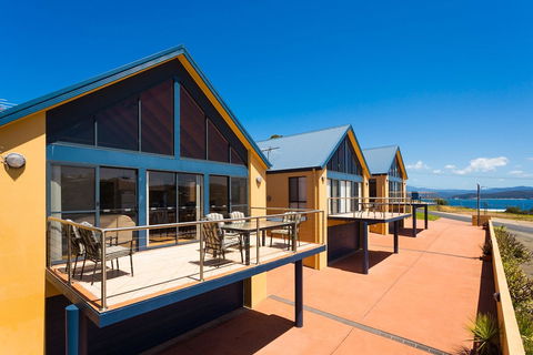 Snug Cove Villas - Accommodation Guide 1