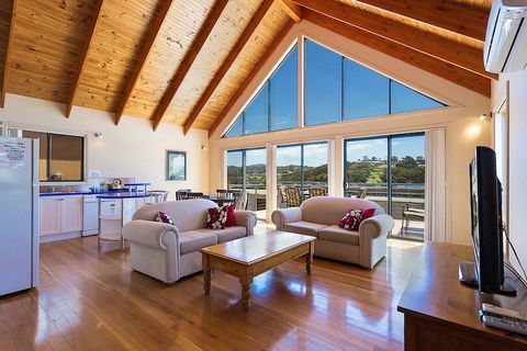 Snug Cove Villas - Accommodation Guide 5