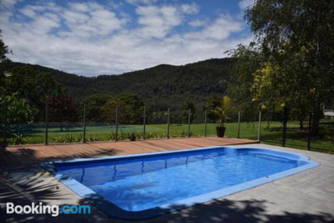 Whispers At Cedar Grove - Accommodation Guide 2