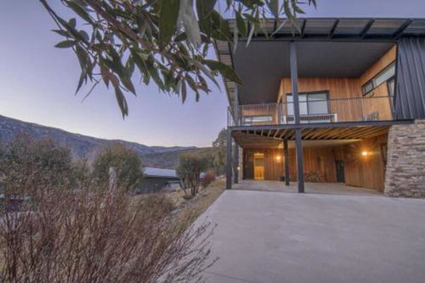 Studio 13 - Accommodation Guide 0