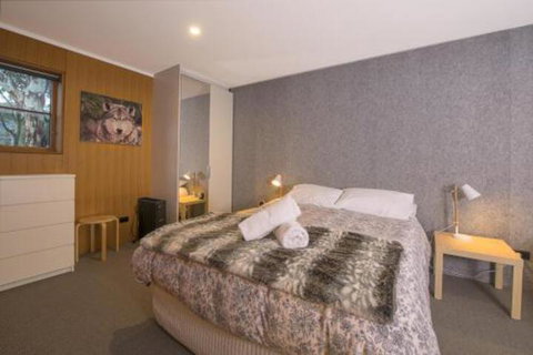 Studio 13 - Accommodation Guide 4