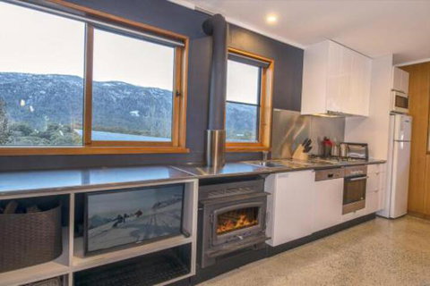 Studio 13 - Accommodation Guide 6