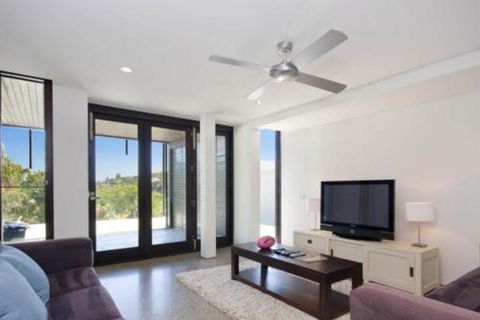 3 Kiamba Court - Accommodation Guide 2