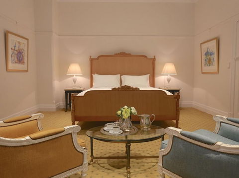 The Robertson Hotel - Accommodation Guide 4