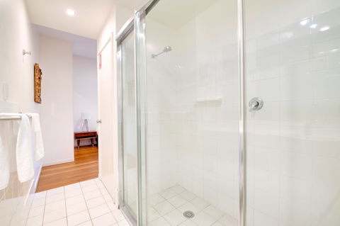 Mobys Beachside Retreat - Accommodation Asia 5
