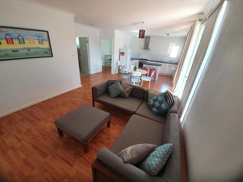Lil House - Accommodation Guide 4