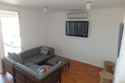 Lil House - Accommodation Guide 1