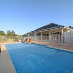 Silver Springs (4br) Cottage With Wifi Views Olives & Space . Fireplace Views Olives & Space - Accommodation Asia 0