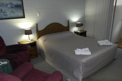 Robertson Country Motel - Accommodation Guide 1