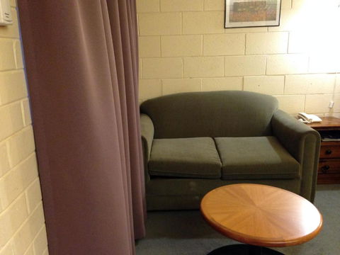 Robertson Country Motel - Accommodation Guide 3