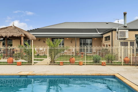The Oxley Estate - Accommodation Asia 4
