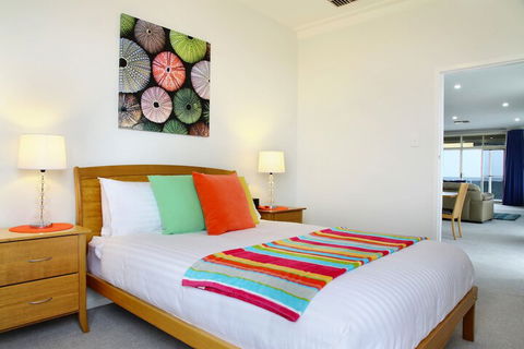 Seaview Sunset Holiday Apartments - Accommodation Asia 6