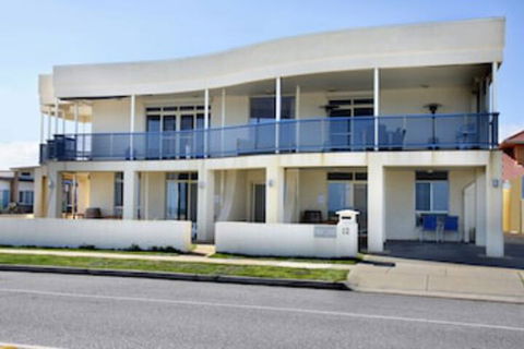 Seaview Sunset Holiday Apartments - Accommodation Asia 0