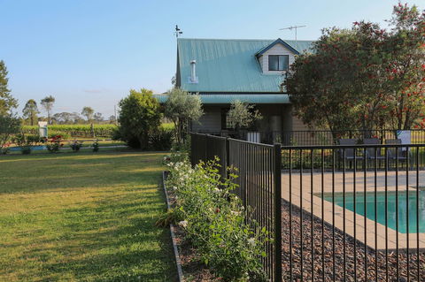 Emmas Cottage Vineyard - Accommodation Asia 2