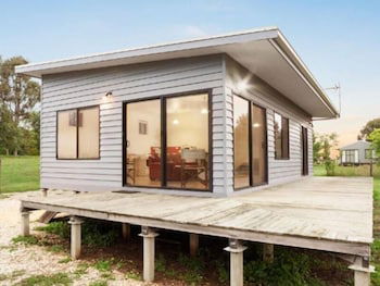 Abington Farm - Accommodation Guide 0