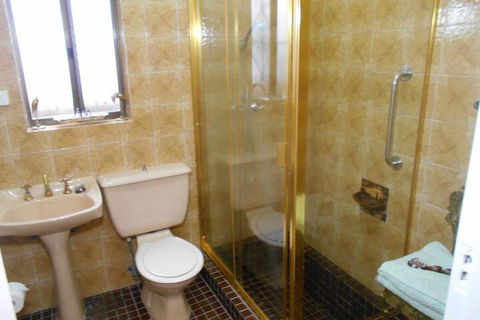 Cronulla Cottage B & B - Accommodation Guide 3
