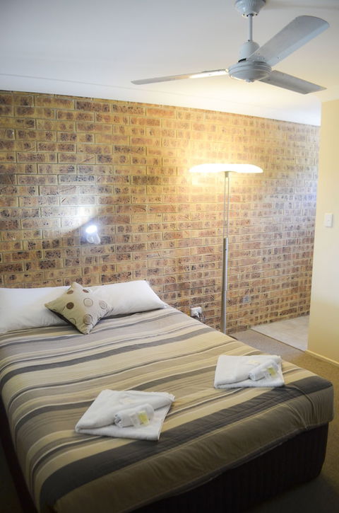 Golden Beach Motor Inn - Accommodation Asia 5