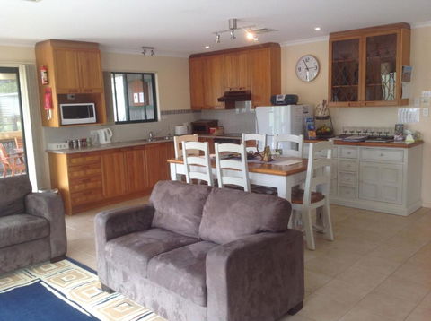 Breakaway Farmstay - Accommodation Asia 4