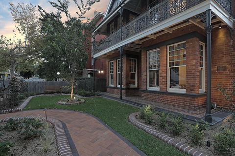 Dalziel Lodge - Accommodation Asia 2