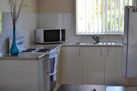 Sundial Holiday Units - Accommodation Asia 5
