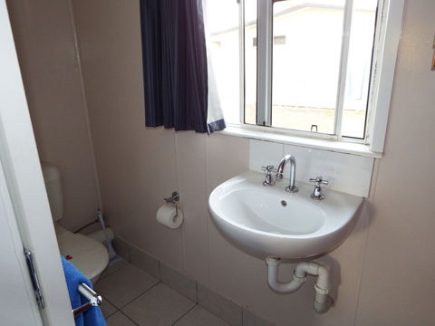 Acacia Motel - Accommodation Guide 5
