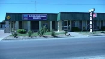 Bordertown Motel - Accommodation Asia 4