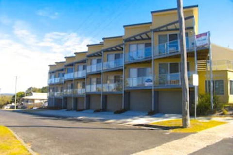 Seaspray Apartments - Accommodation Asia 0